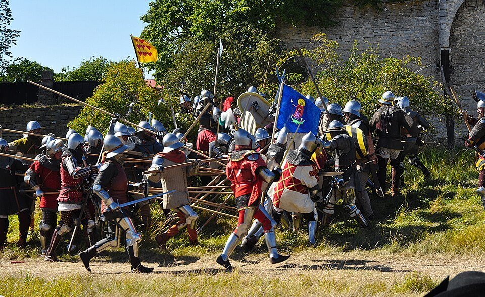 Batalla durante el Medeltidsveckan en Gotland, Suecia.